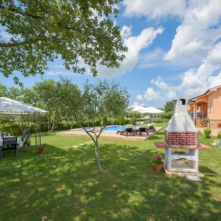 Two-bedroom In Casa vacanze Tinjan