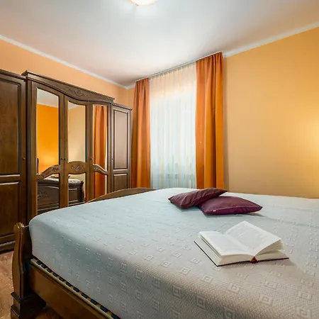 Two-bedroom In Casa vacanze Tinjan