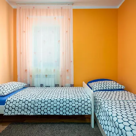 Two-bedroom In Casa vacanze Tinjan