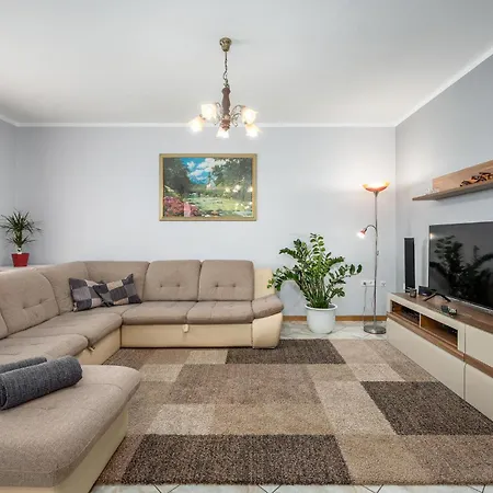 بيت للعطل Two-bedroom In Tinjan