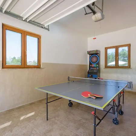 Two-bedroom In Casa vacanze Tinjan