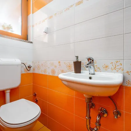 Two-bedroom In Holiday home Tinjan