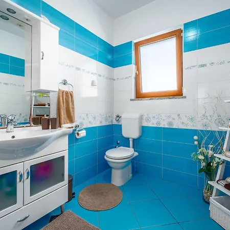 Holiday home Two-bedroom In Tinjan